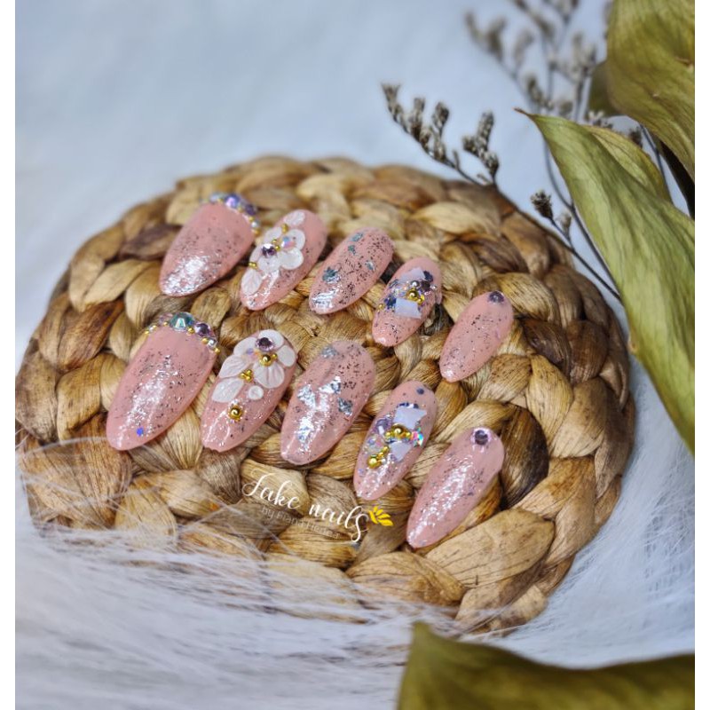nail art nude
