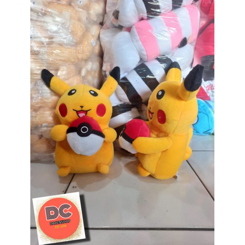 Boneka Pikachu