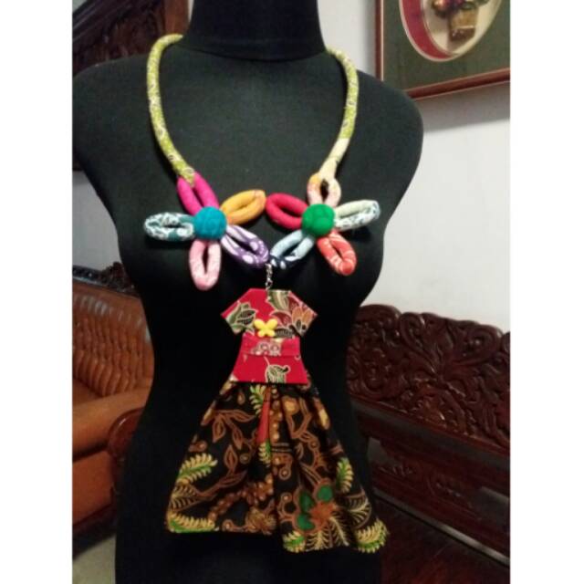 Kalung baju batik