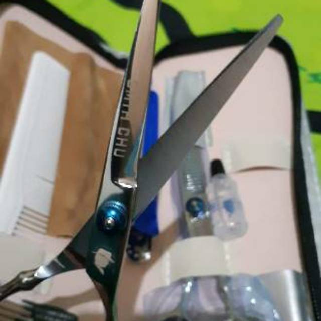 Set gunting rambut