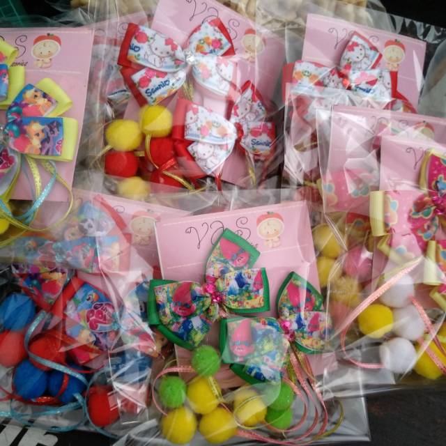 Jepit rambut pom-pom handmade