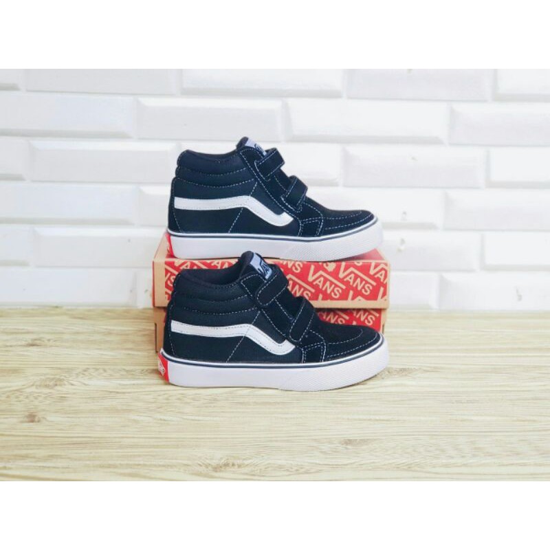 Sepatu anak