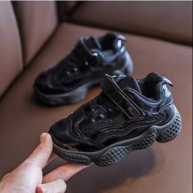 Sepatu anak import