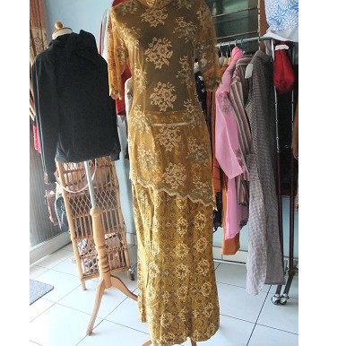 setelan kebaya modern model miring
