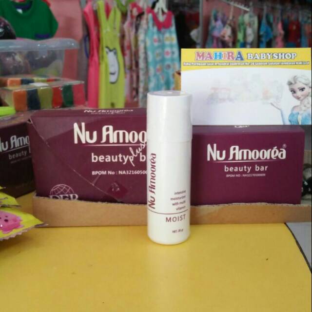 Moist nu amoorea