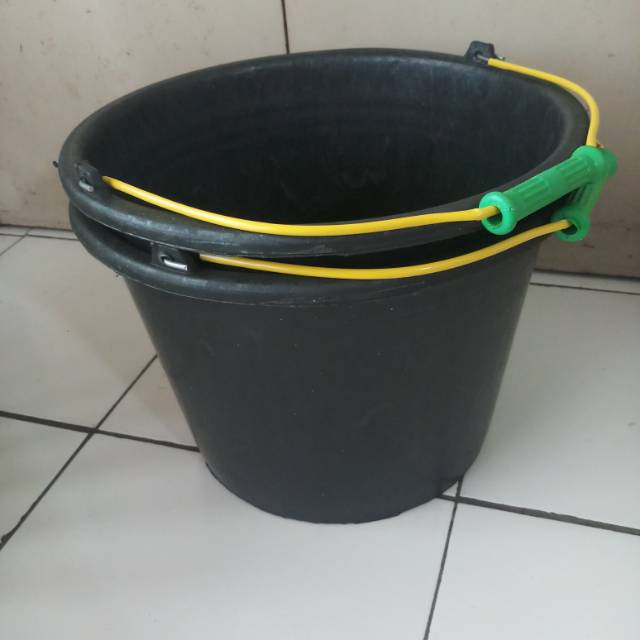 Ember Cor 18 Hitam / Ember Air