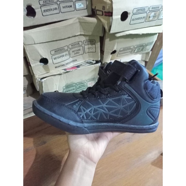 SEPATU SEKOLAH ANDO
