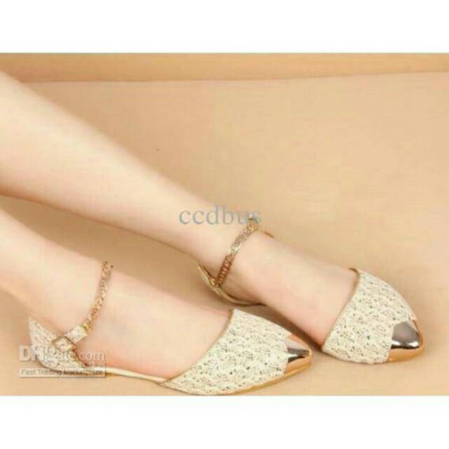 Sepatu flat cream