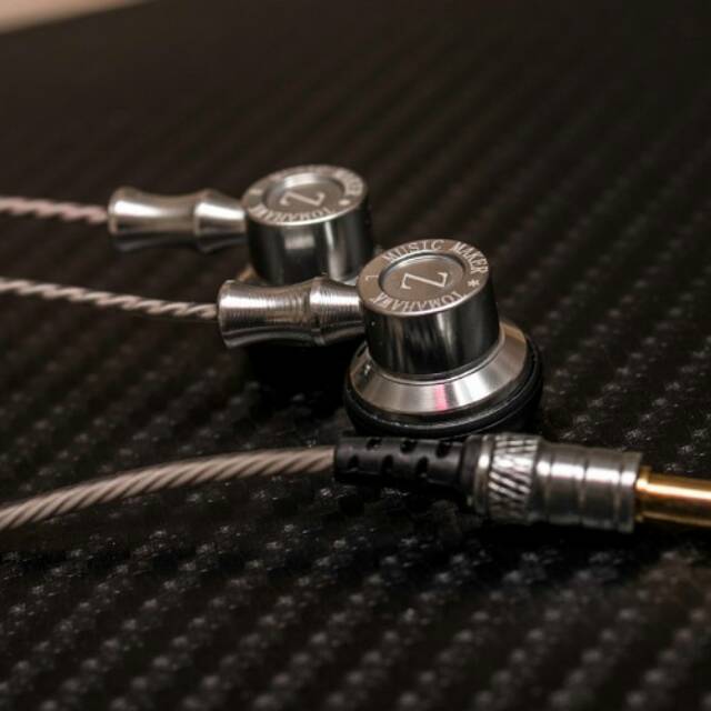 TOMAHAWK EARBUD