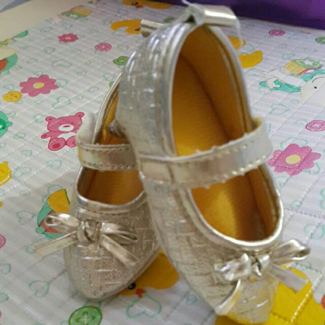 Sepatu bayi