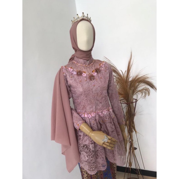 kebaya lamaran