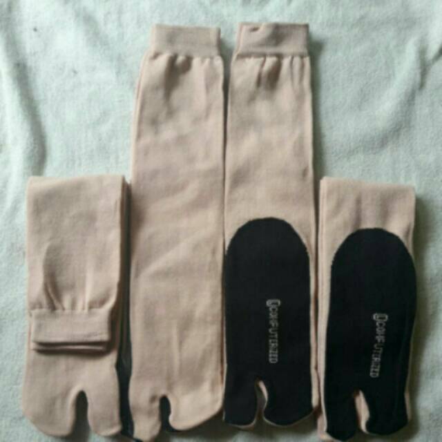 Kaos kaki jempol