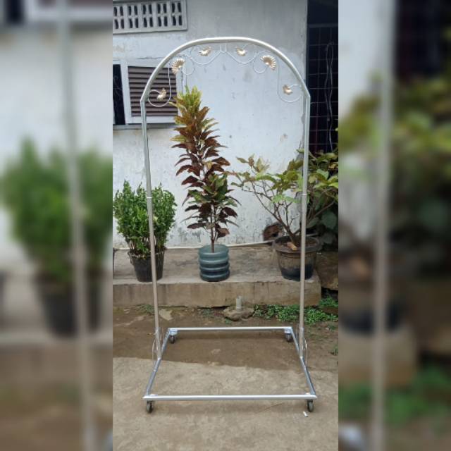 Tiang ayunan bayi