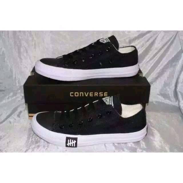 Sepatu converse pendek
