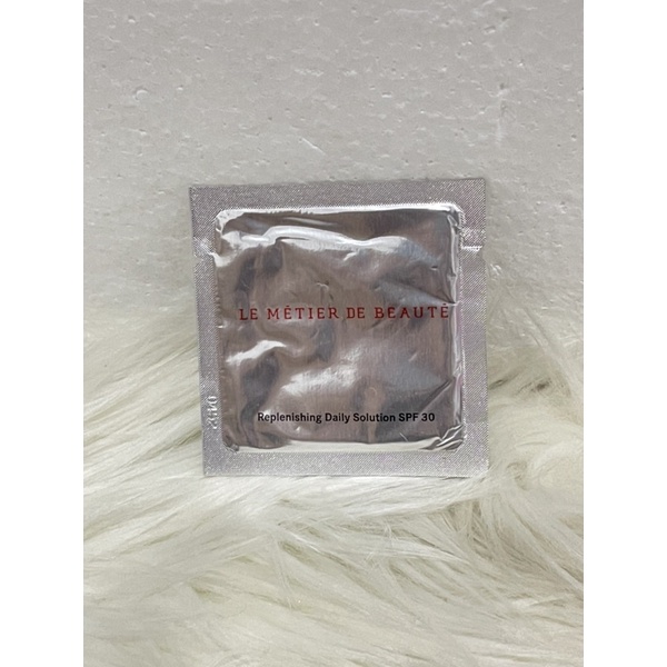 le metierde beaute replenishing daily solution SPF 30