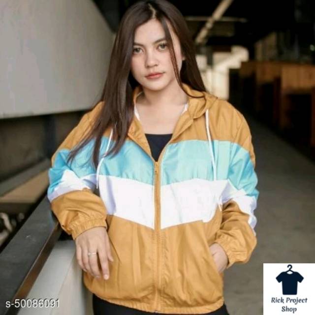 Atasan Wanita
