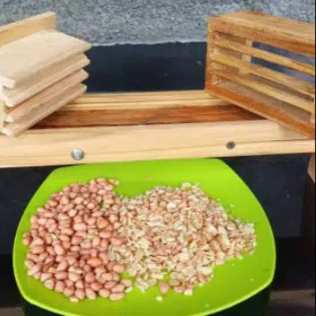 Pengiris peyek kacang