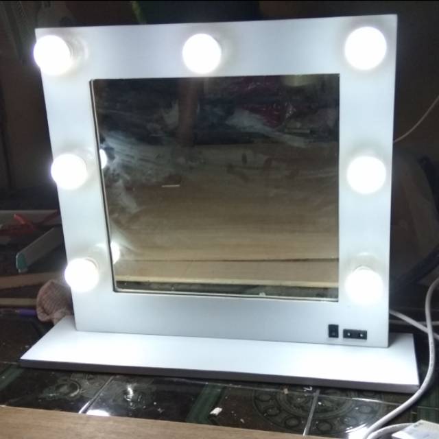 Mini vanity mirror