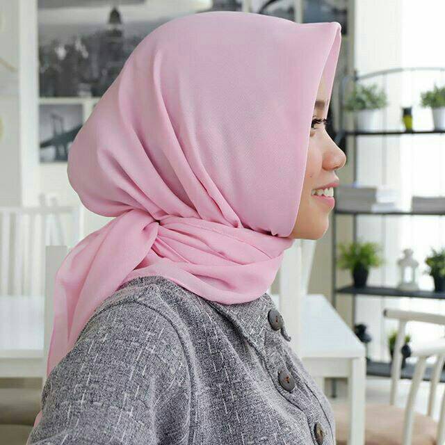 Bella square on soft pink