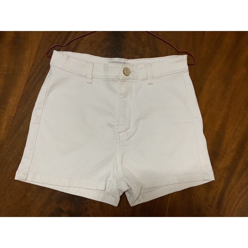 White pants murah