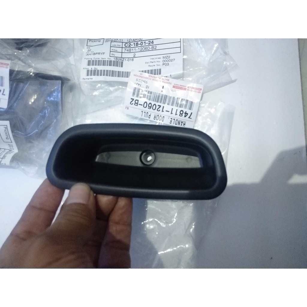 HANDLE DOOR PULL COIN POCKET GREAT COROLLA AE101