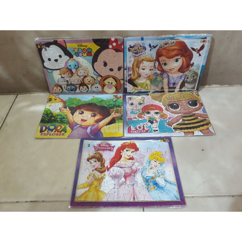 Puzzle Karakter Kertas