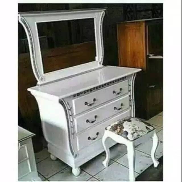 Meja rias mewah