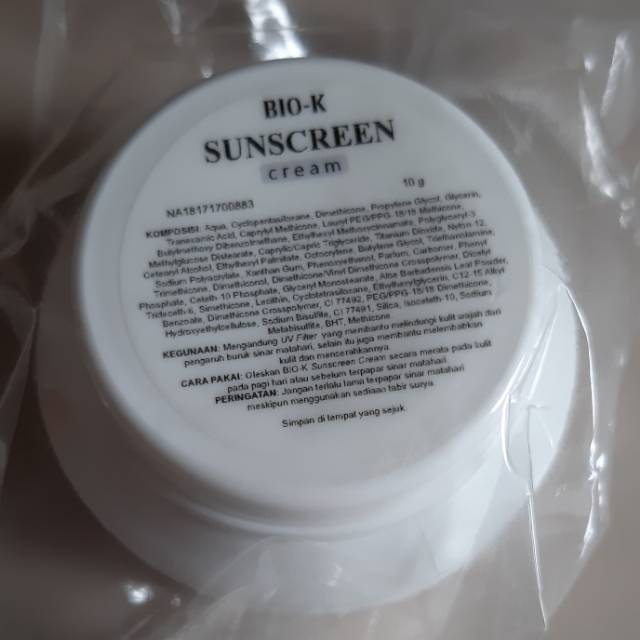 Sun screen pelembab wajah