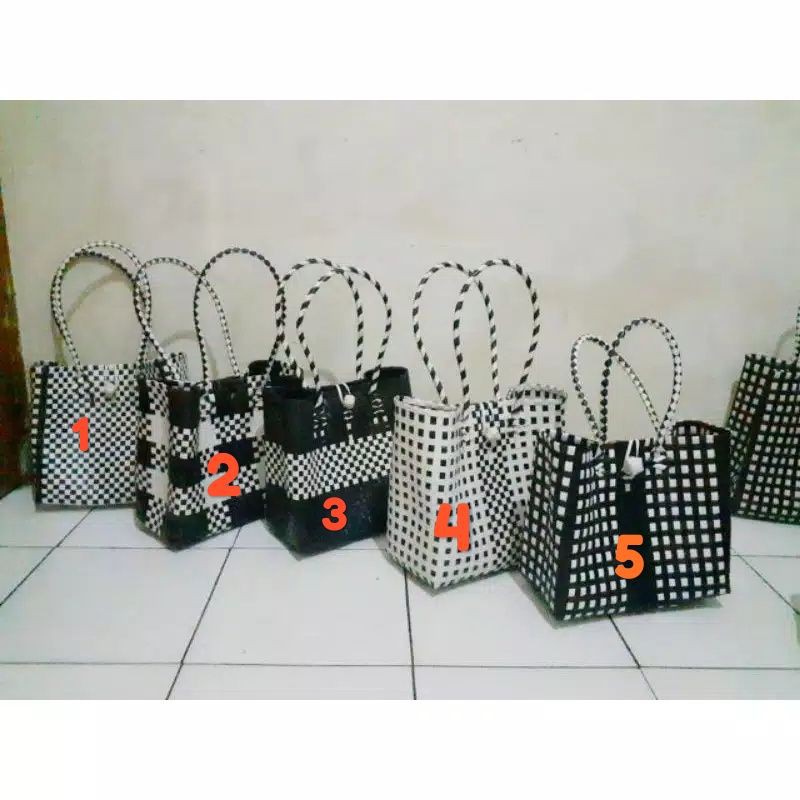 Tas Anyam bisa request motif