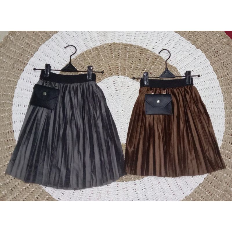 rok pilkset Suede