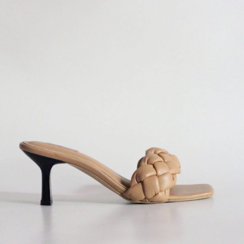 sandal heel anyaman kulit