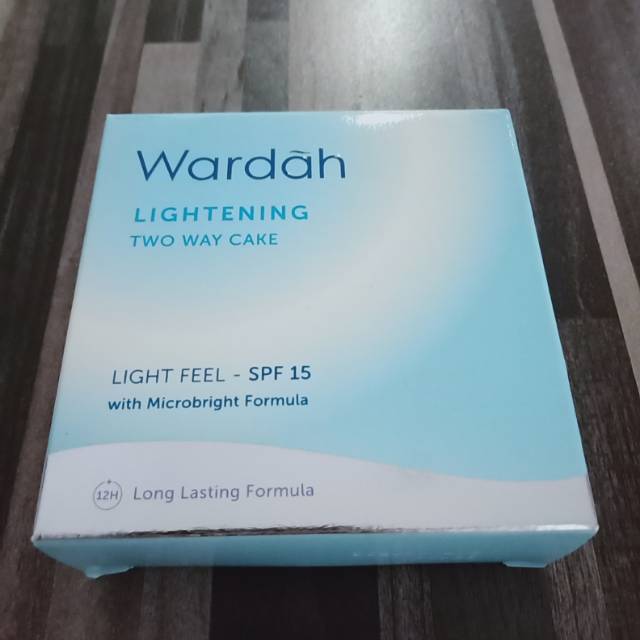 Wardah Lightening Two way cake