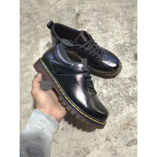 Sepatu Loafers Black