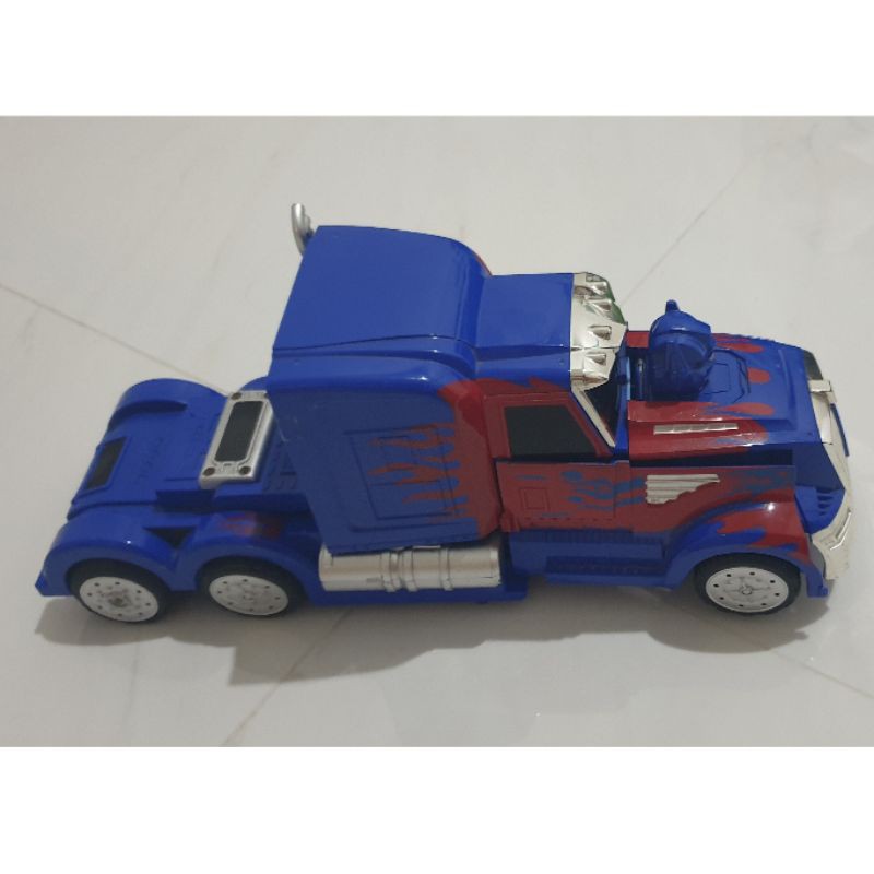 mobil robot optimus prime