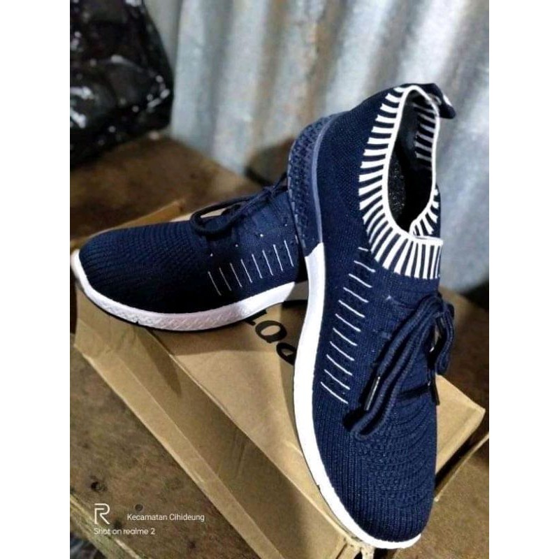 sepatu sport