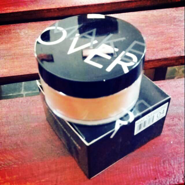 Make over silky smooth translucent powder bedak tabur