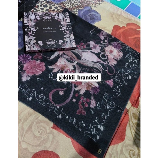 buttonscarves preloved