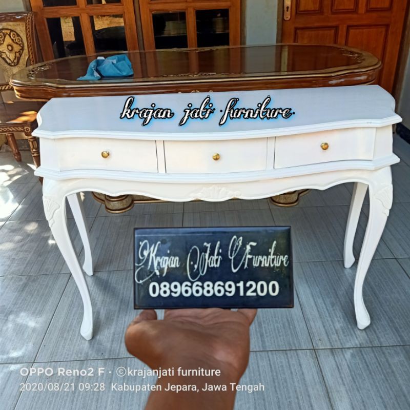 meja Konsul Duco cantik