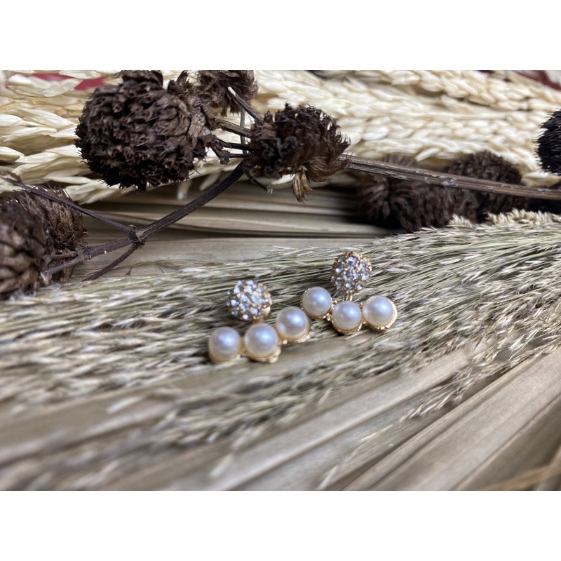 Anting tiga mutiara