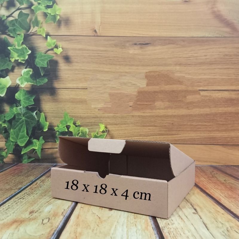 kardus/box 18x18x4cm..die cut