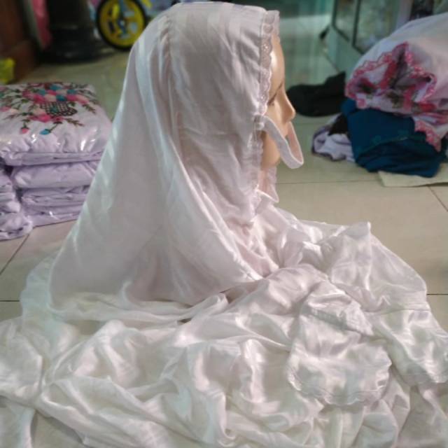polosan sutra blitz renda kecil