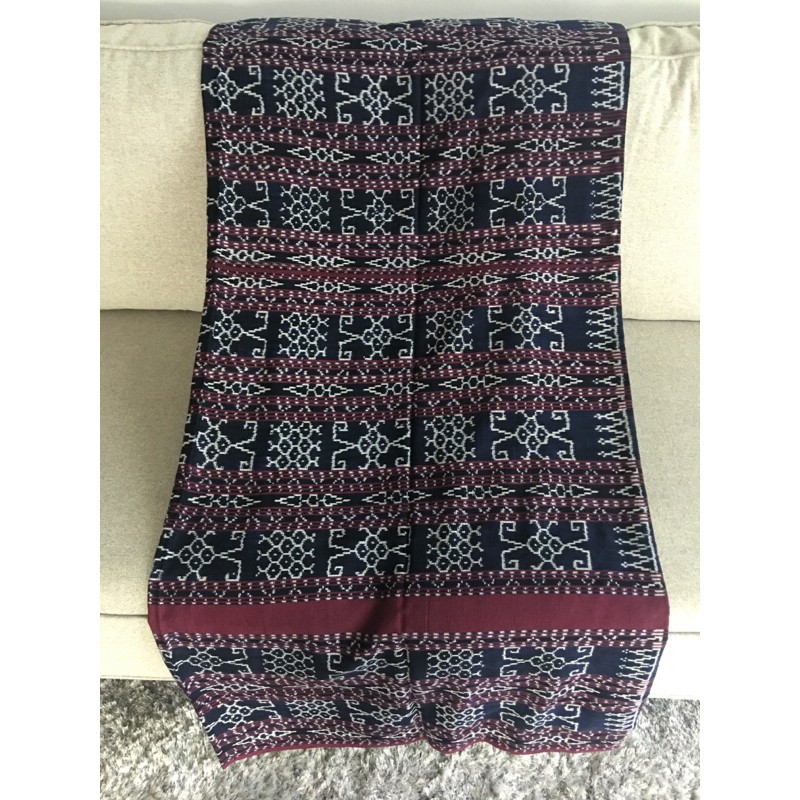 Sarung maumere
