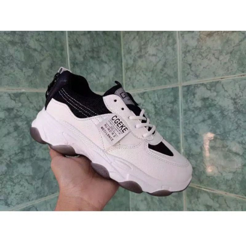 sepatu sport