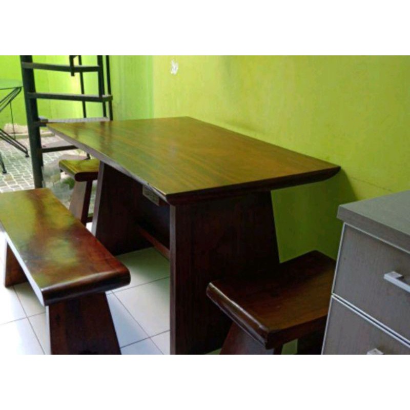 Meja Makan Meh Suar Trembesi Solid