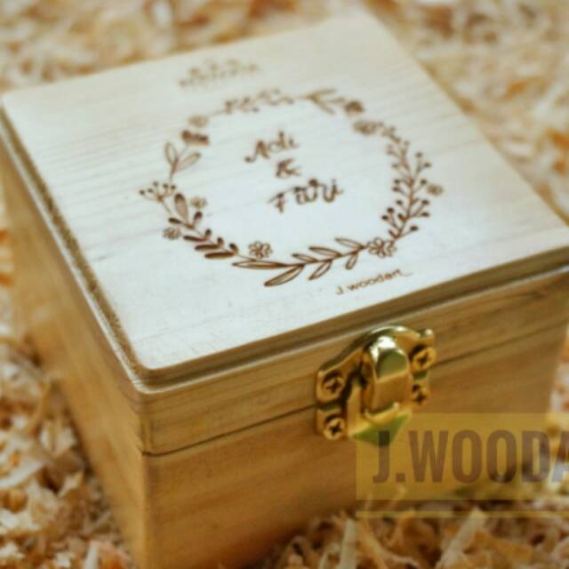 Box cincin kayu