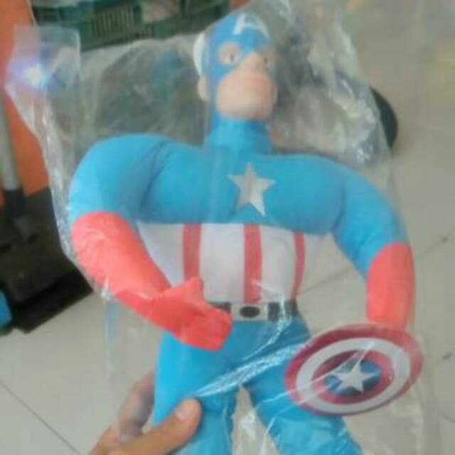 Boneka super hero