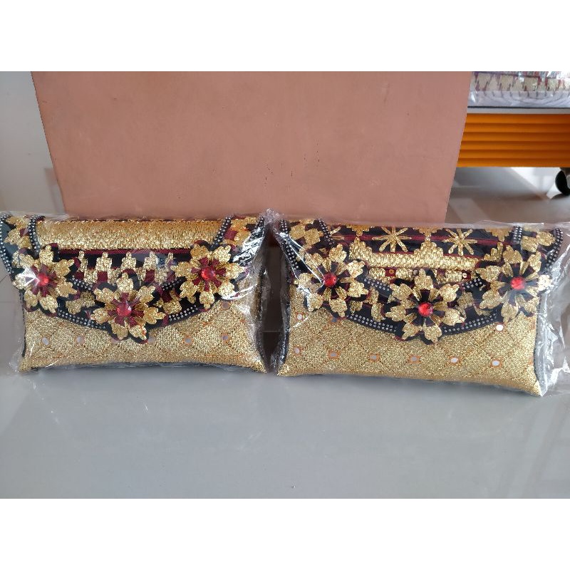clutch TAPIS