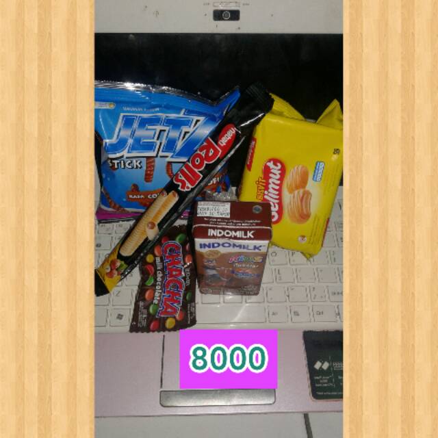 Snack ULTAH/Souvenir.