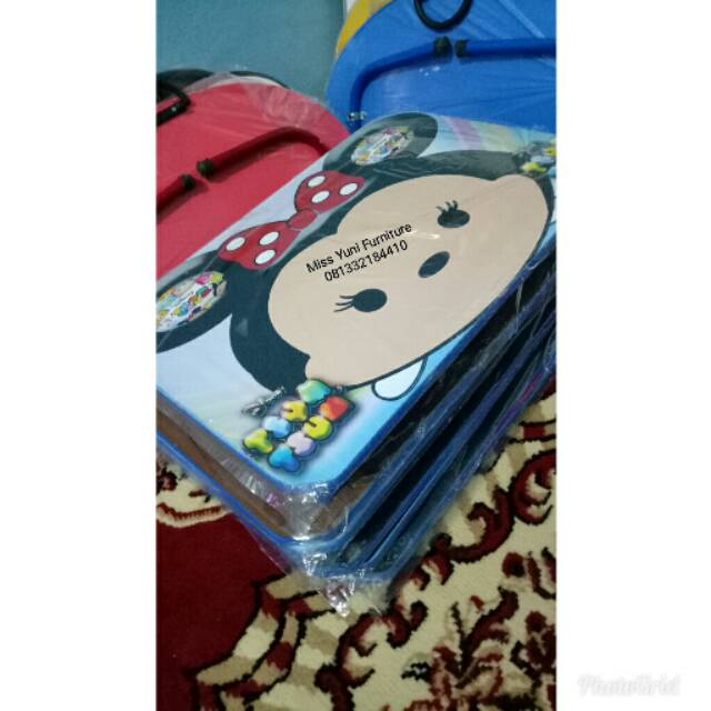 Meja belajar karakter
