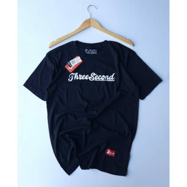 Kaos distro lengan pendek
